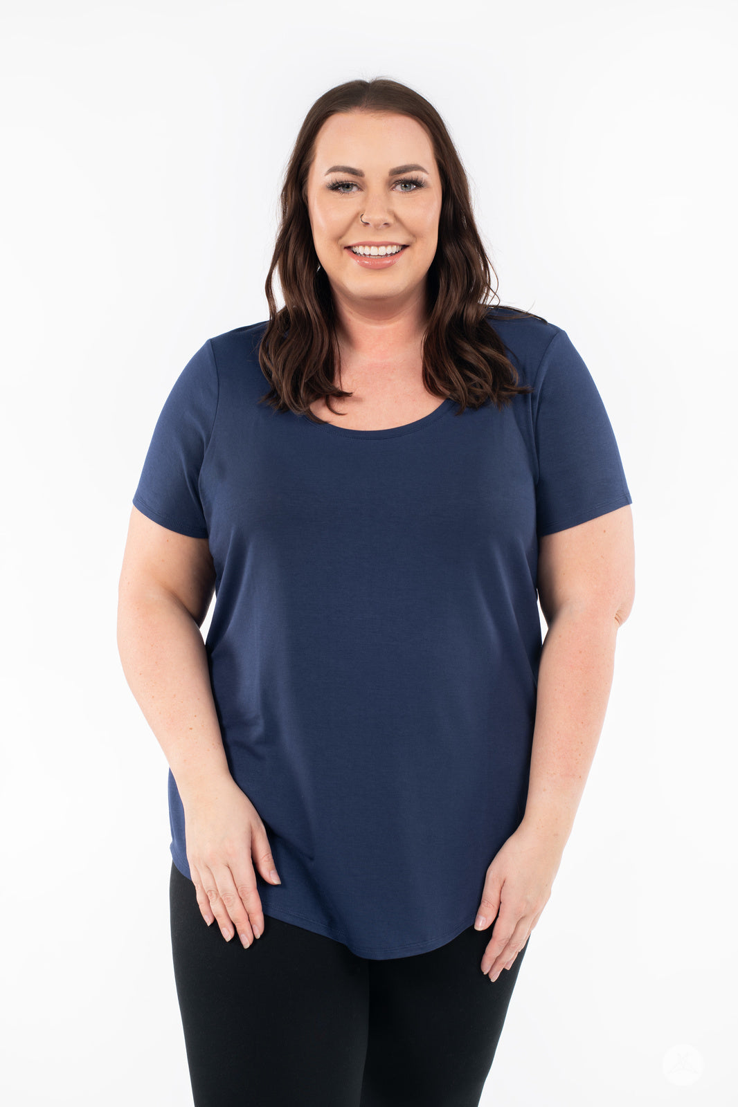 Plus-size front view of woman wearing SweetLegs Canada Scoop Neck Tee in navy with curved hemline and short sleeves