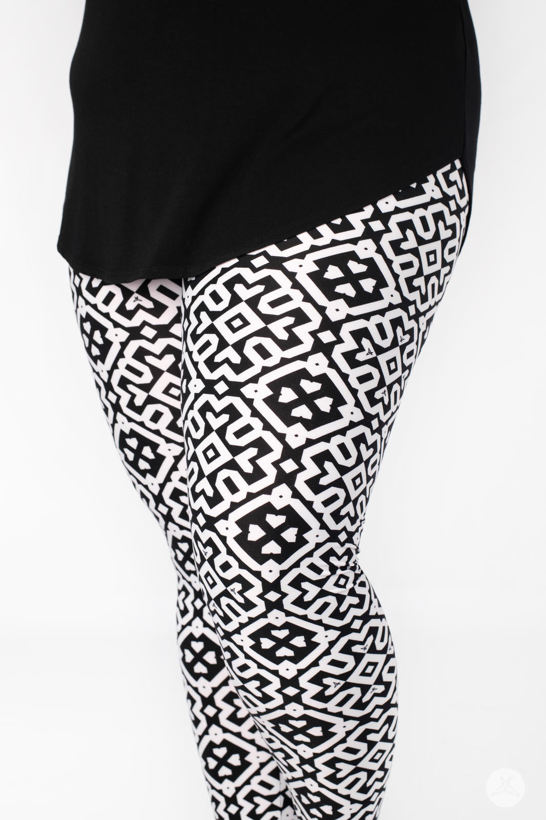 Close-up of legs wearing SweetLegs Audrey leggings featuring black and white Moroccan-inspired geometric tile pattern