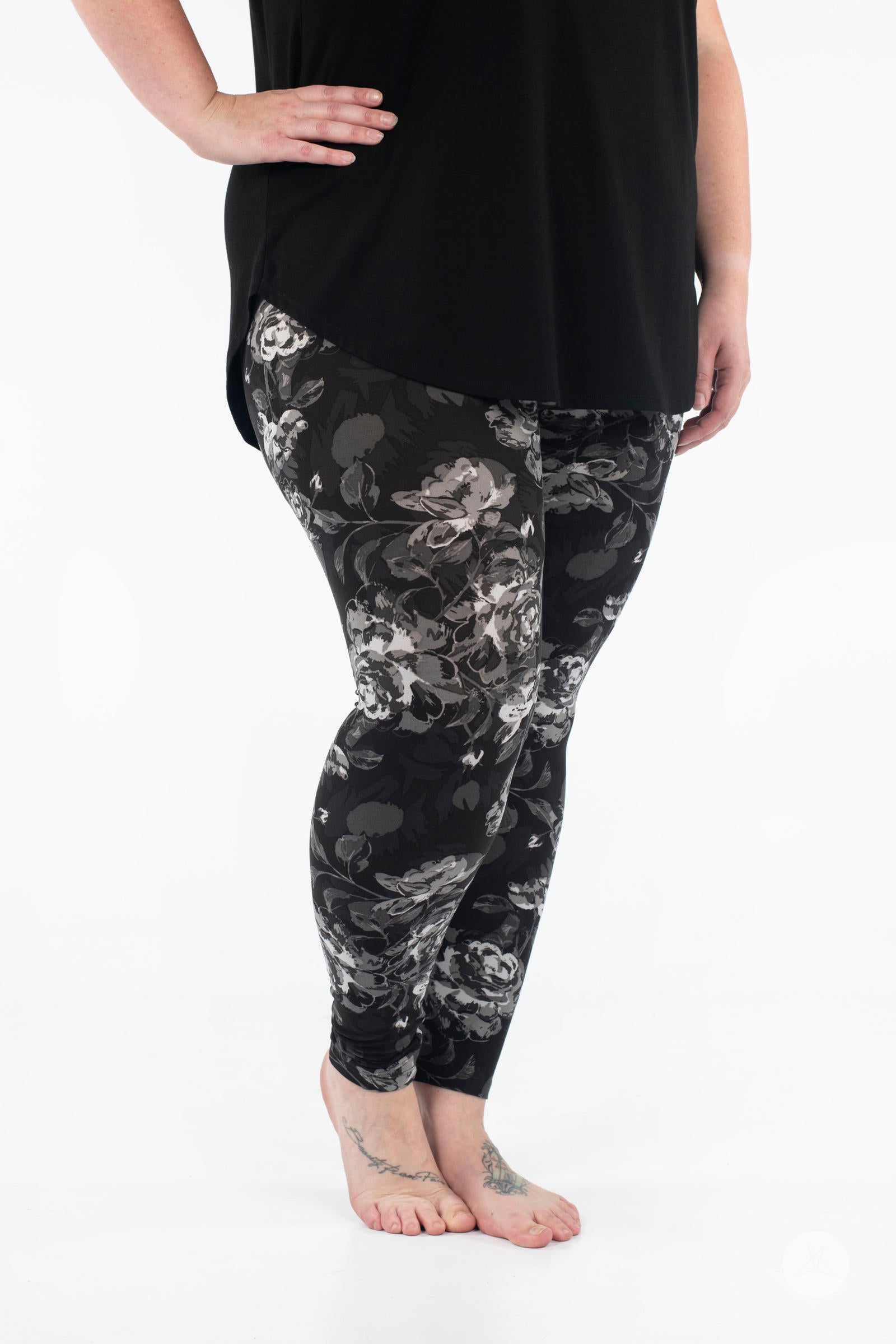 Shadow Blooms Leggings